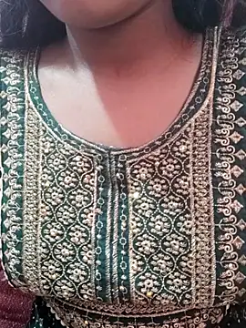 Snapshot of pari_rani7 chatting on November 2025 04:05:01 AM pari rani7 online show from November 2025 04:05:01 AM