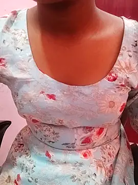 Snapshot of pari_rani7 chatting on November 2025 04:27:02 AM pari rani7 online show from November 2025 04:27:02 AM