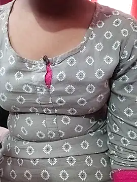 Snapshot of pari_rani7 chatting on November 2025 03:51:02 AM pari rani7 online show from November 2025 03:51:02 AM