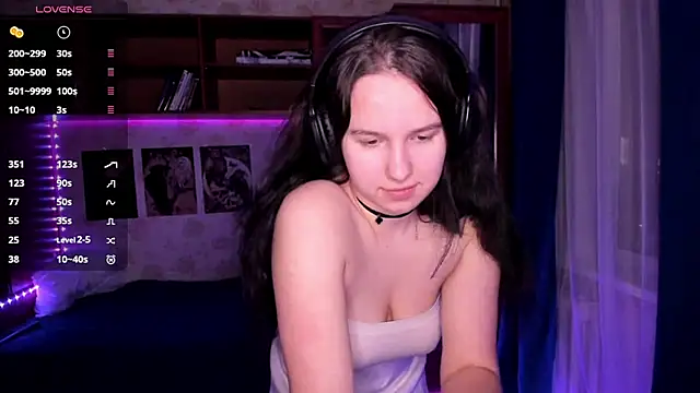 MandaDestiche online show from November 2025 04:22:01 PM