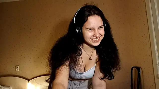 MandaDestiche online show from October 2025 05:17:01 PM