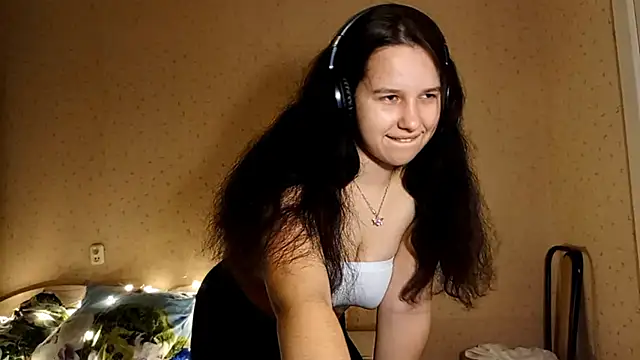 MandaDestiche online show from October 2025 05:14:02 PM