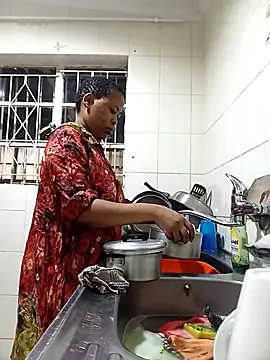 BubblyBeautiful online show from November 2025 01:04:01 PM