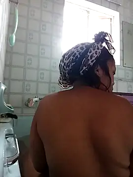 BubblyBeautiful online show from November 2025 02:32:01 PM