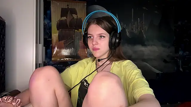 Snapshot of Elira_Breeze chatting on November 2025 01:16:02 PM Elira Breeze online show from November 2025 01:16:02 PM