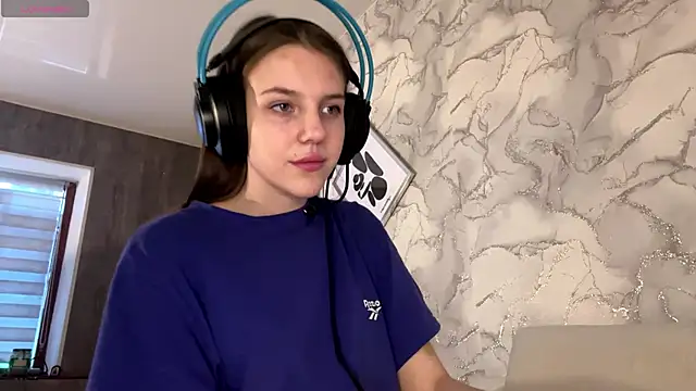 Elira Breeze online show from March 2026 02:30:01 PM