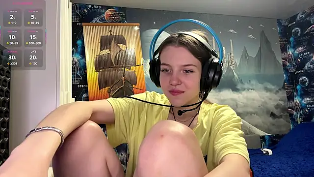 Snapshot of Elira_Breeze chatting on December 2025 03:29:02 PM Elira Breeze online show from December 2025 03:29:02 PM