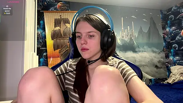 Snapshot of Elira_Breeze chatting on February 2026 02:50:01 PM Elira Breeze online show from February 2026 02:50:01 PM