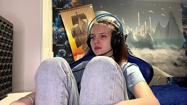 Snapshot of Elira_Breeze chatting on January 2026 01:40:02 PM Elira Breeze online show from January 2026 01:40:02 PM