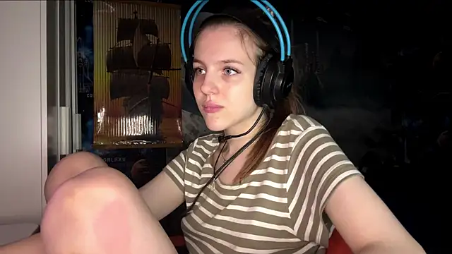 Snapshot of Elira_Breeze chatting on November 2025 01:48:02 PM Elira Breeze online show from November 2025 01:48:02 PM