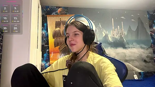 Elira Breeze online show from March 2026 01:15:02 PM