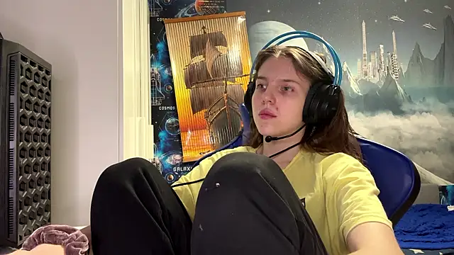 Elira Breeze online show from March 2026 02:44:02 PM