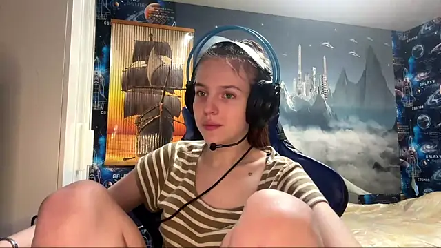 Elira Breeze online show from April 2026 02:34:01 PM