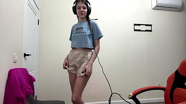 Snapshot of Elira_Breeze chatting on February 2026 12:37:02 PM Elira Breeze online show from February 2026 12:37:02 PM