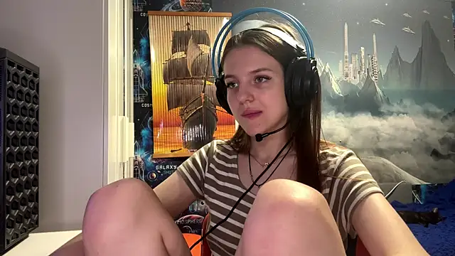 Snapshot of Elira_Breeze chatting on November 2025 01:59:01 PM Elira Breeze online show from November 2025 01:59:01 PM