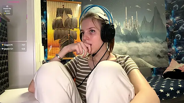 Snapshot of Elira_Breeze chatting on November 2025 01:22:01 PM Elira Breeze online show from November 2025 01:22:01 PM