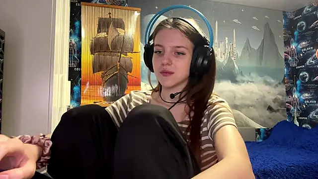 Snapshot of Elira_Breeze chatting on December 2025 02:59:01 PM Elira Breeze online show from December 2025 02:59:01 PM