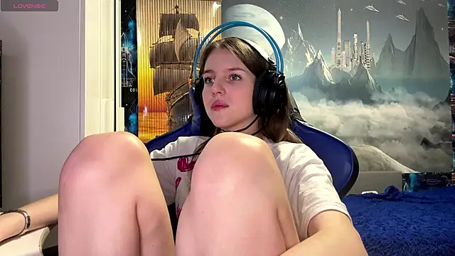 Snapshot of Elira_Breeze chatting on February 2026 04:53:02 PM Elira Breeze online show from February 2026 04:53:02 PM