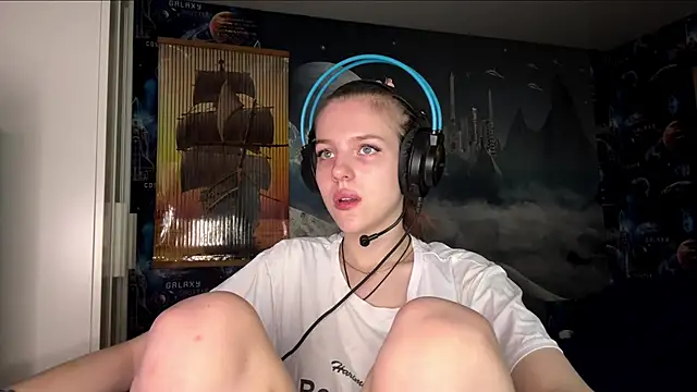 Snapshot of Elira_Breeze chatting on November 2025 12:31:01 PM Elira Breeze online show from November 2025 12:31:01 PM