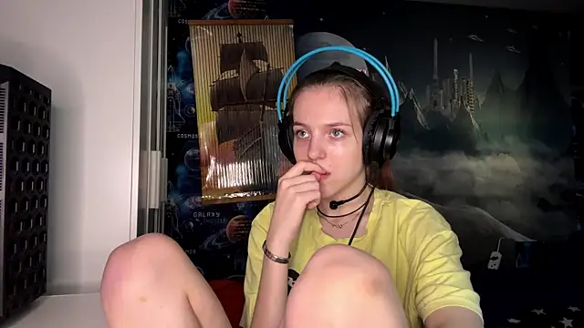 Snapshot of Elira_Breeze chatting on November 2025 12:21:02 PM Elira Breeze online show from November 2025 12:21:02 PM