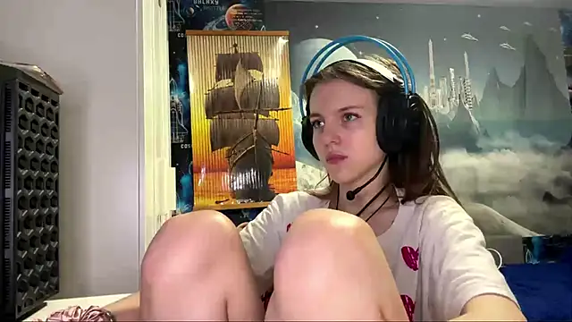 Snapshot of Elira_Breeze chatting on December 2025 12:48:01 PM Elira Breeze online show from December 2025 12:48:01 PM