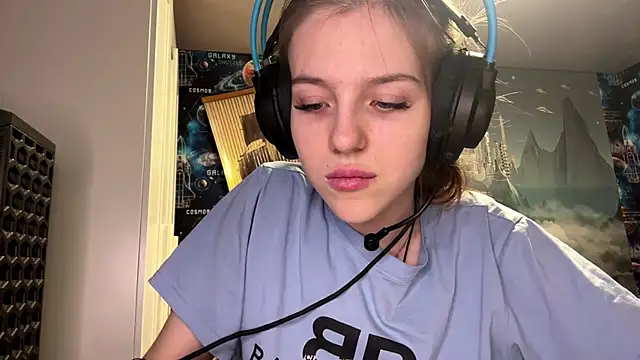 Snapshot of Elira_Breeze chatting on January 2026 03:29:02 PM Elira Breeze online show from January 2026 03:29:02 PM