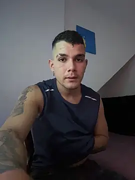 Snapshot of BooyHott_ chatting on December 2025 09:15:01 PM BooyHott online show from December 2025 09:15:01 PM