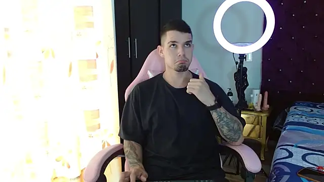 Snapshot of BooyHott_ chatting on November 2025 06:44:01 PM BooyHott online show from November 2025 06:44:01 PM