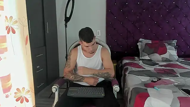 Snapshot of BooyHott_ chatting on October 2025 07:25:02 PM BooyHott online show from October 2025 07:25:02 PM