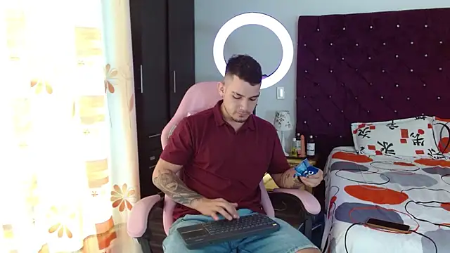 Snapshot of BooyHott_ chatting on October 2025 07:00:01 PM BooyHott online show from October 2025 07:00:01 PM