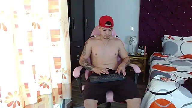 Snapshot of BooyHott_ chatting on October 2025 07:24:02 PM BooyHott online show from October 2025 07:24:02 PM