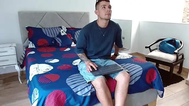 Snapshot of BooyHott_ chatting on September 2025 07:10:02 PM BooyHott online show from September 2025 07:10:02 PM