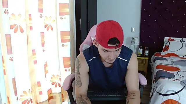 Snapshot of BooyHott_ chatting on October 2025 07:25:02 PM BooyHott online show from October 2025 07:25:02 PM