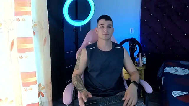 Snapshot of BooyHott_ chatting on November 2025 06:41:02 PM BooyHott online show from November 2025 06:41:02 PM