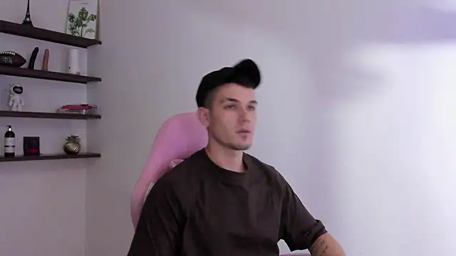 Snapshot of BooyHott_ chatting on December 2025 06:57:02 PM BooyHott online show from December 2025 06:57:02 PM