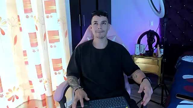 Snapshot of BooyHott_ chatting on November 2025 07:03:01 PM BooyHott online show from November 2025 07:03:01 PM