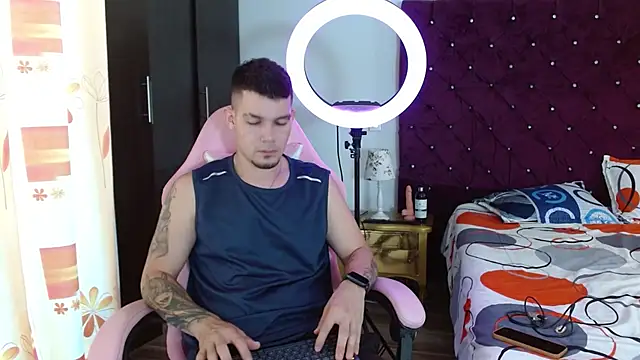 Snapshot of BooyHott_ chatting on November 2025 06:57:01 PM BooyHott online show from November 2025 06:57:01 PM