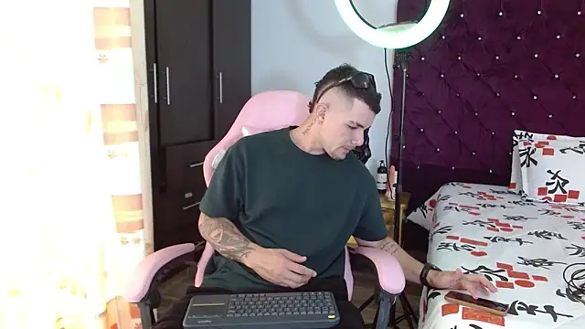 Snapshot of BooyHott_ chatting on November 2025 06:57:02 PM BooyHott online show from November 2025 06:57:02 PM