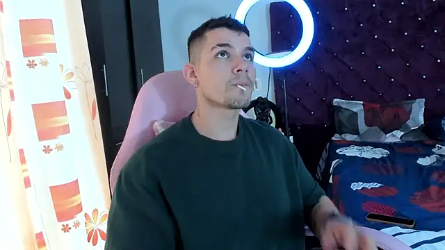 Snapshot of BooyHott_ chatting on November 2025 06:30:01 PM BooyHott online show from November 2025 06:30:01 PM