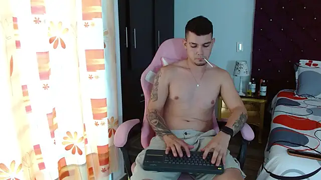 Snapshot of BooyHott_ chatting on October 2025 08:18:01 PM BooyHott online show from October 2025 08:18:01 PM