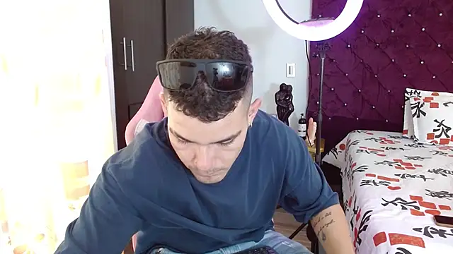 Snapshot of BooyHott_ chatting on November 2025 06:45:02 PM BooyHott online show from November 2025 06:45:02 PM