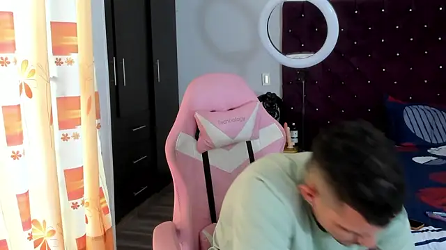 Snapshot of BooyHott_ chatting on November 2025 06:52:01 PM BooyHott online show from November 2025 06:52:01 PM