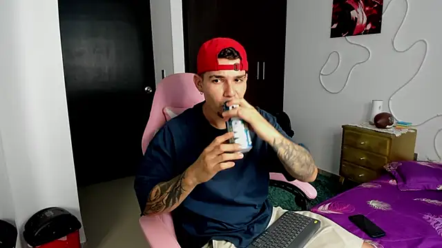 Snapshot of BooyHott_ chatting on October 2025 07:22:02 PM BooyHott online show from October 2025 07:22:02 PM