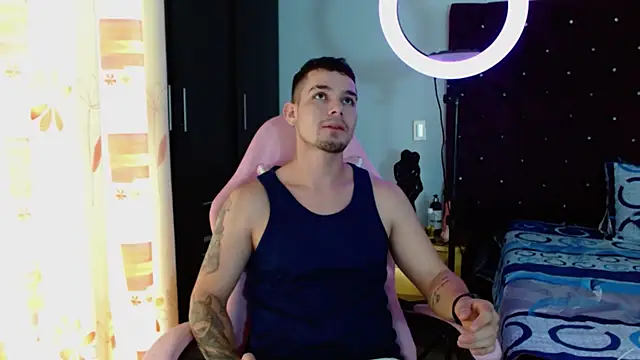 Snapshot of BooyHott_ chatting on November 2025 07:07:01 PM BooyHott online show from November 2025 07:07:01 PM