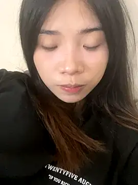 Snapshot of -Tania- chatting on October 2025 09:33:01 AM -Tania- online show from October 2025 09:33:01 AM