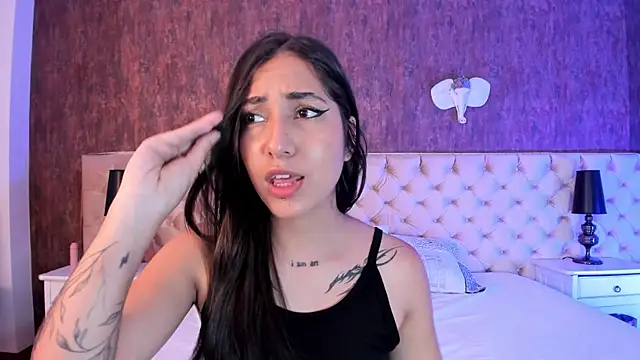 LiaaTurner online show from October 2025 08:32:02 PM