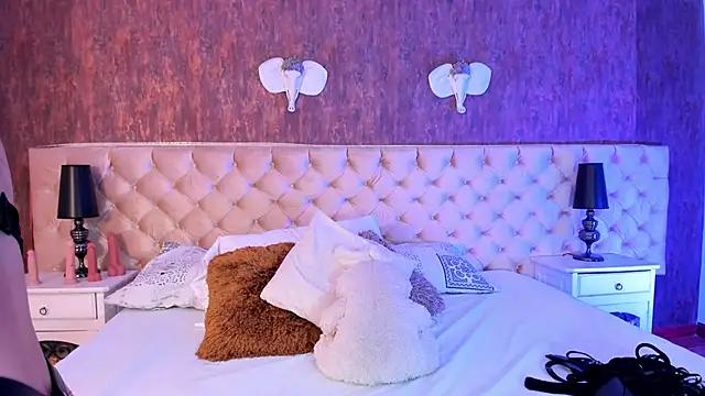 LiaaTurner online show from October 2025 08:42:01 PM