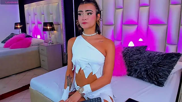 Snapshot of LuisaJonnes_ chatting on October 2025 03:30:01 PM LuisaJonnes online show from October 2025 03:30:01 PM