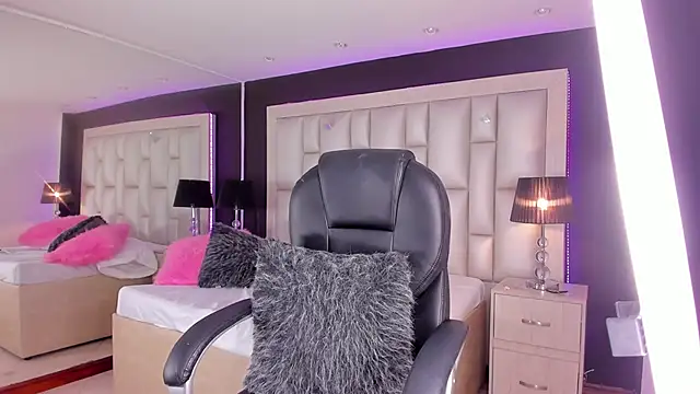 LuisaJonnes  online show from April 2026 04:25:01 AM