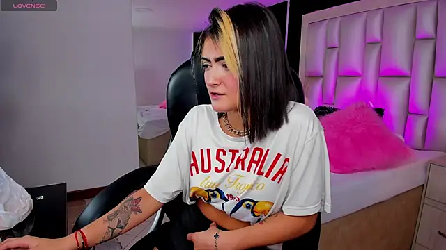 Snapshot of LuisaJonnes_ chatting on November 2025 05:39:01 PM LuisaJonnes online show from November 2025 05:39:01 PM